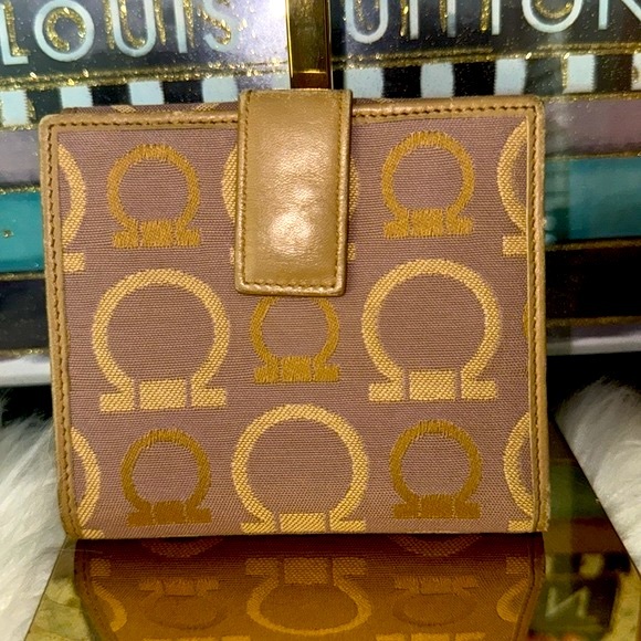 Authentic Salvatore Ferragamo wallet - Picture 3 of 14